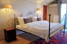 Betsy’s Hotel