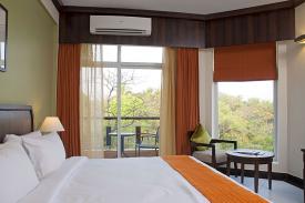 Living Room by Seasons Hotels - Study Room
