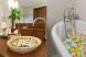 Suite bathroom