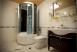 Deluxe Room Bathroom